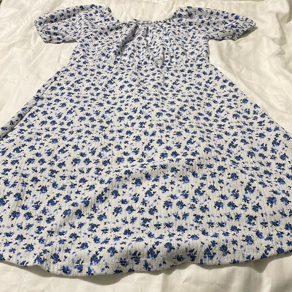 Zara soft gauze girls size 13/14 blue flower dress with puffed short sleeve.